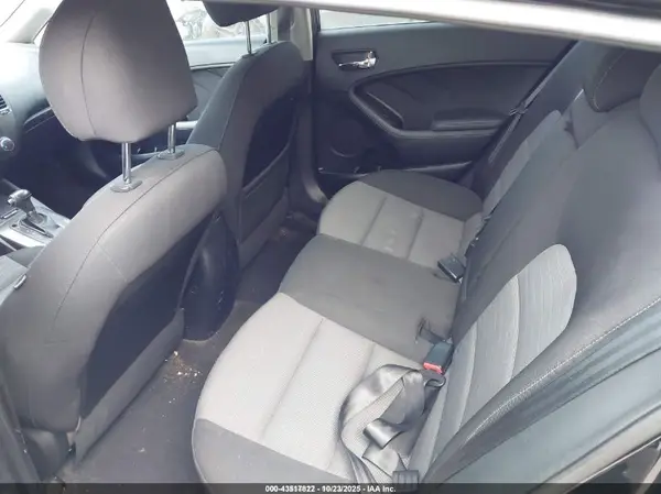 KNAFK5A82G5607744 2016 KIA FORTE - Image 8
