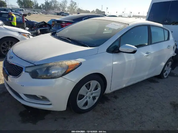 KNAFK5A82G5631395 2016 KIA FORTE - Image 2