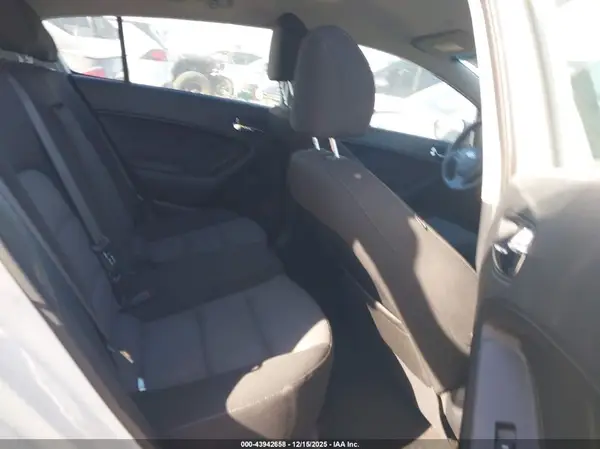 KNAFK5A82G5631395 2016 KIA FORTE - Image 8