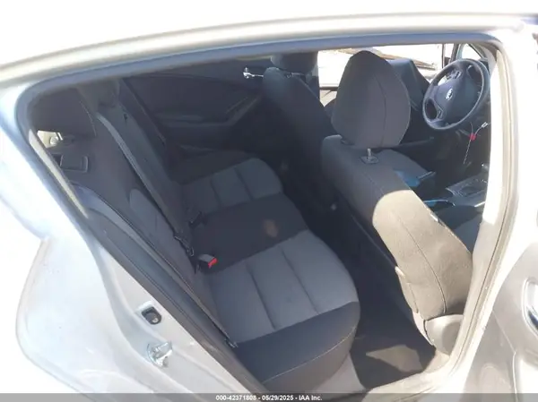 KNAFK5A82G5636936 2016 KIA FORTE - Image 8