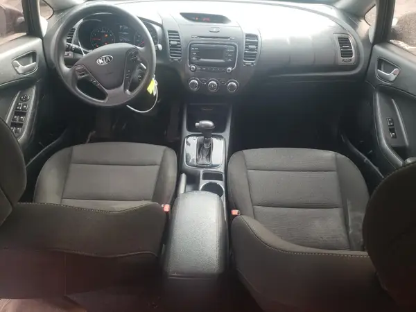 KNAFK5A82H5667976 2017 KIA FORTE - Image 8