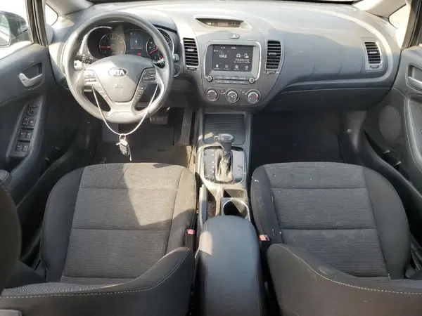 KNAFK5A82H5670246 2017 KIA FORTE - Image 8