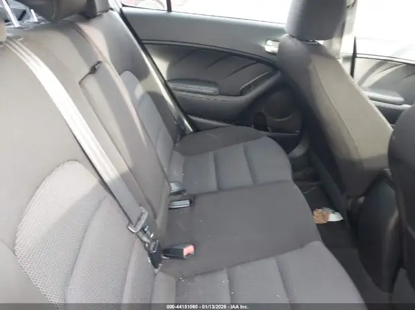 KNAFK5A82H5677844 2017 KIA FORTE - Image 8