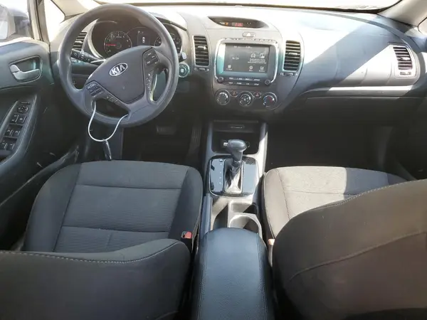 KNAFK5A82H5682137 2017 KIA FORTE - Image 8