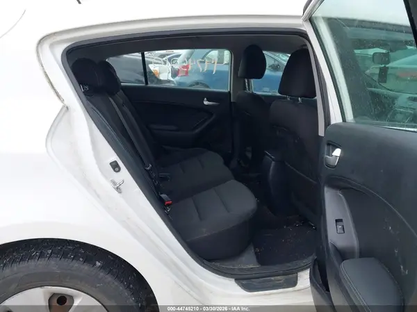 KNAFK5A82H5683725 2017 KIA FORTE - Image 8