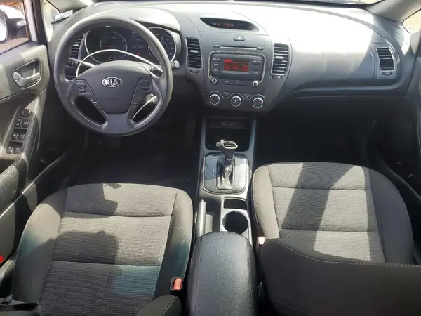 KNAFK5A82H5684499 2017 KIA FORTE - Image 8