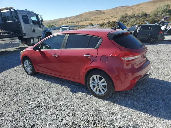KNAFK5A82H5685927 2017 KIA FORTE - Image 2