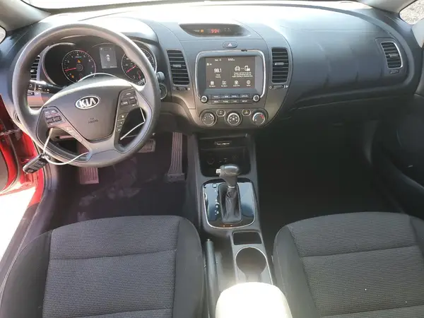 KNAFK5A82H5685927 2017 KIA FORTE - Image 8