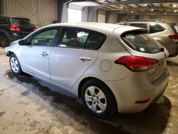 KNAFK5A82H5686897 2017 KIA FORTE - Image 2