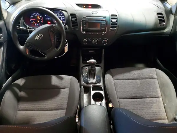 KNAFK5A82H5686897 2017 KIA FORTE - Image 8