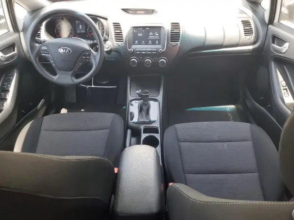 KNAFK5A82H5690951 2017 KIA FORTE - Image 8