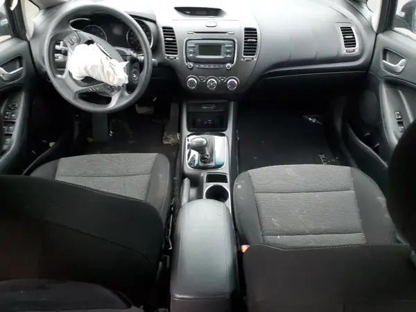 KNAFK5A82H5698032 2017 KIA FORTE - Image 8