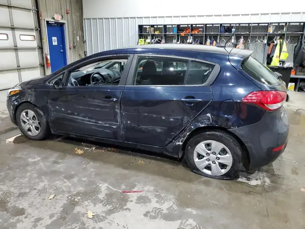 KNAFK5A82H5700944 2017 KIA FORTE - Image 2