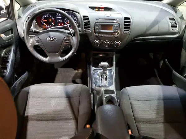KNAFK5A82H5700944 2017 KIA FORTE - Image 8