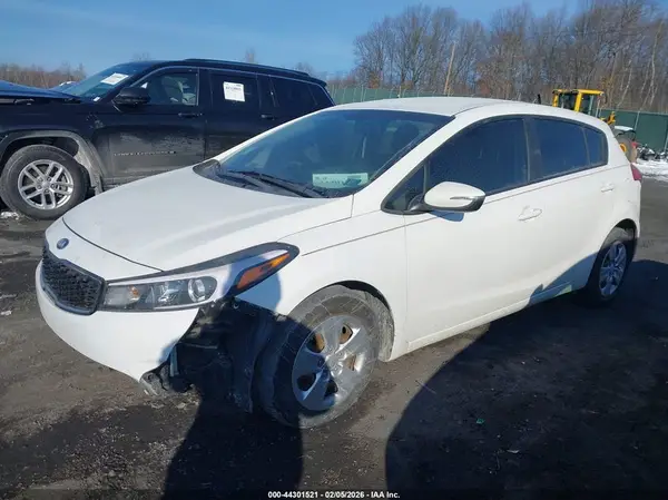 KNAFK5A82H5702516 2017 KIA FORTE - Image 2