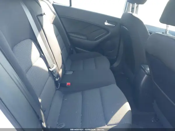 KNAFK5A82H5702516 2017 KIA FORTE - Image 8