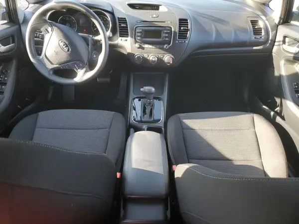 KNAFK5A82H5705884 2017 KIA FORTE - Image 8