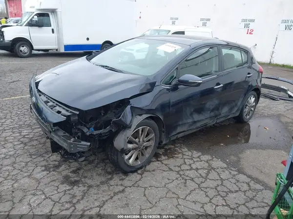 KNAFK5A82H5707084 2017 KIA FORTE - Image 2