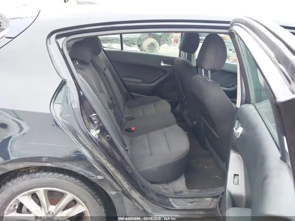 KNAFK5A82H5707084 2017 KIA FORTE - Image 8