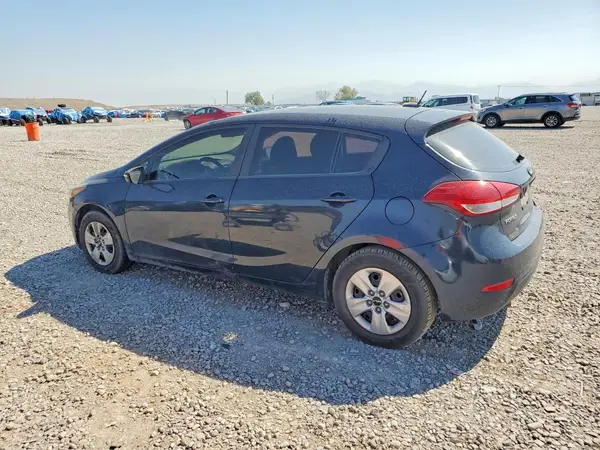 KNAFK5A82H5708915 2017 KIA FORTE - Image 2