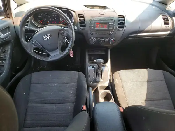 KNAFK5A82H5708915 2017 KIA FORTE - Image 8