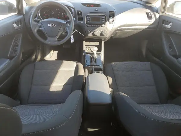 KNAFK5A82H5713693 2017 KIA FORTE - Image 8