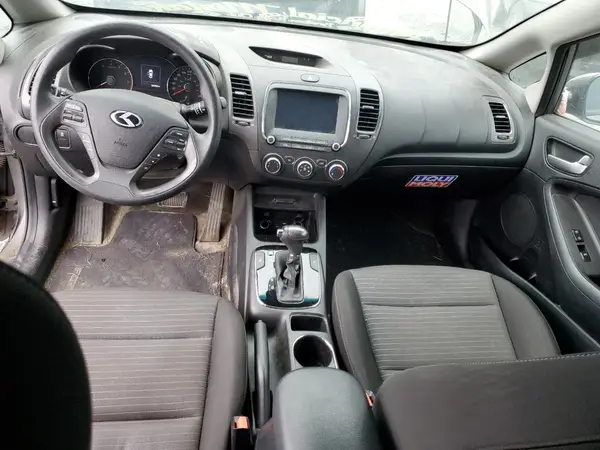 KNAFK5A82H5716917 2017 KIA FORTE - Image 8