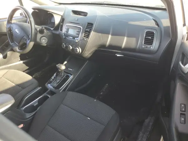 KNAFK5A82H5718540 2017 KIA FORTE - Image 8