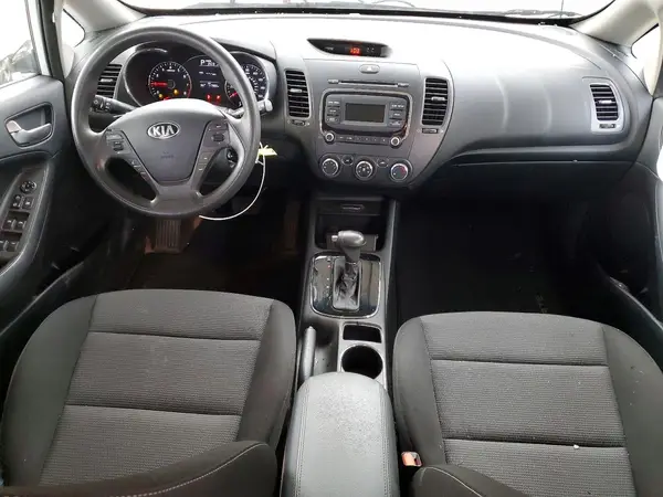 KNAFK5A82H5725522 2017 KIA FORTE - Image 8