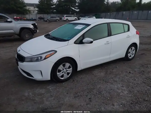 KNAFK5A82H5727139 2017 KIA FORTE - Image 2