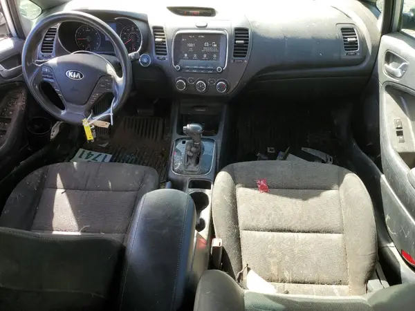 KNAFK5A82H5731109 2017 KIA FORTE - Image 8