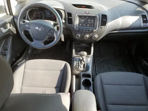 KNAFK5A82J5745257 2018 KIA FORTE - Image 8