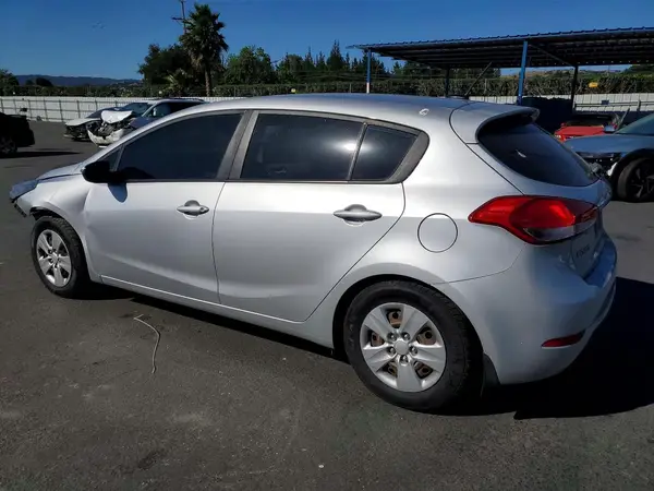 KNAFK5A82J5773818 2018 KIA FORTE - Image 2