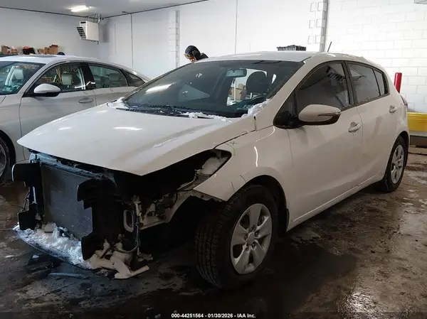 KNAFK5A82J5773978 2018 KIA FORTE - Image 2