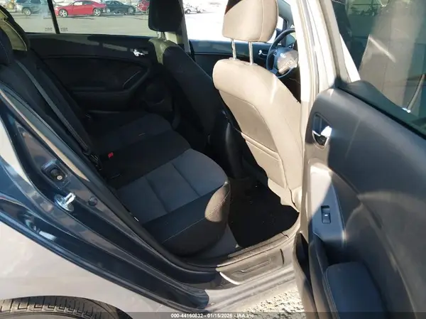 KNAFK5A83G5600088 2016 KIA FORTE - Image 8