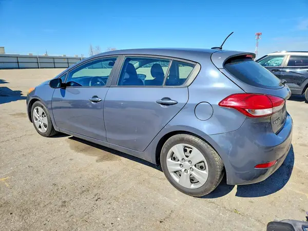 KNAFK5A83G5606098 2016 KIA FORTE - Image 2