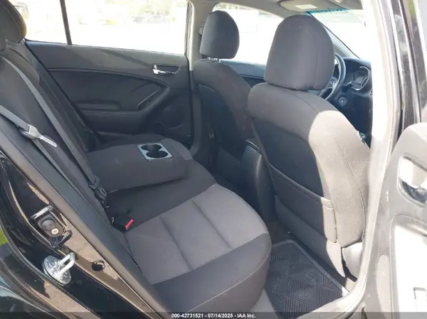KNAFK5A83G5647220 2016 KIA FORTE - Image 8