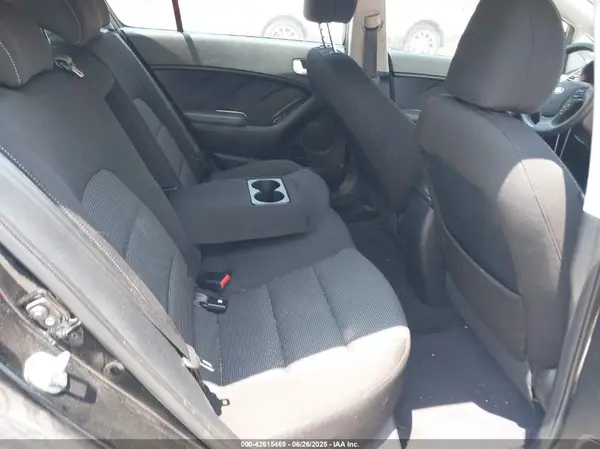 KNAFK5A83H5670241 2017 KIA FORTE - Image 8