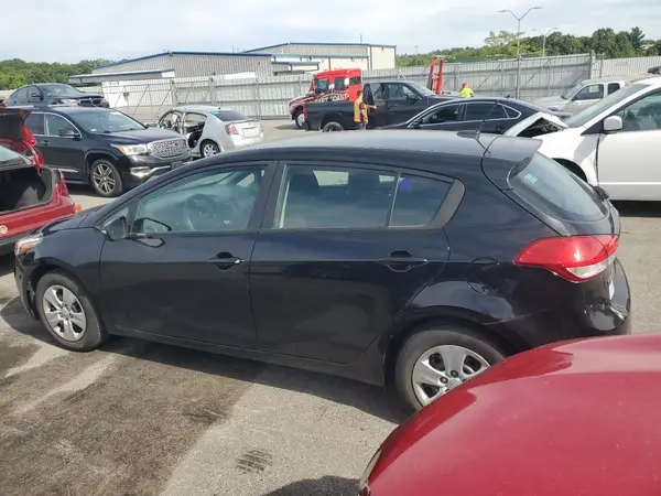KNAFK5A83H5670319 2017 KIA FORTE - Image 2