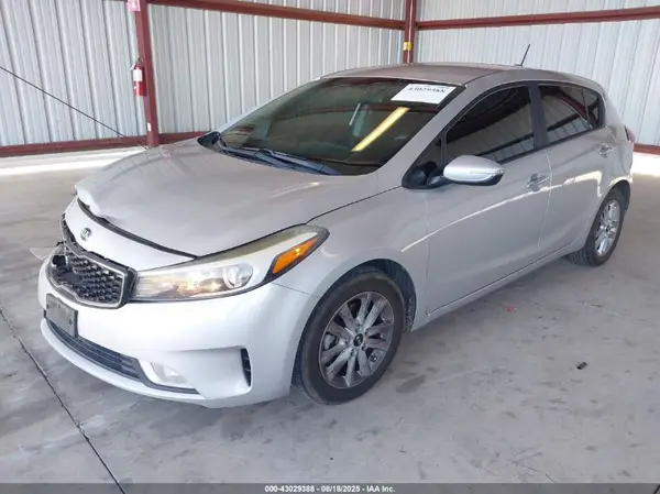 KNAFK5A83H5670787 2017 KIA FORTE - Image 2