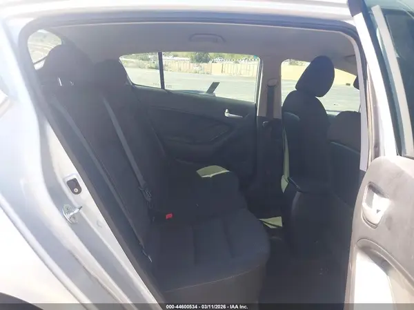 KNAFK5A83H5680736 2017 KIA FORTE - Image 8