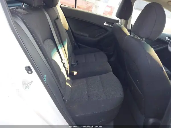 KNAFK5A83H5682194 2017 KIA FORTE - Image 8