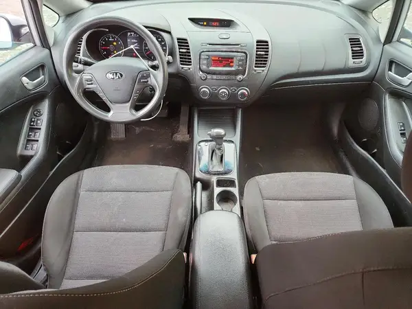 KNAFK5A83H5682616 2017 KIA FORTE - Image 8