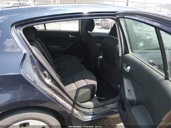 KNAFK5A83H5684429 2017 KIA FORTE - Image 8