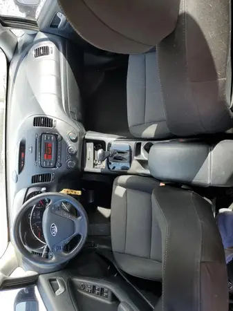 KNAFK5A83H5704632 2017 KIA FORTE - Image 8