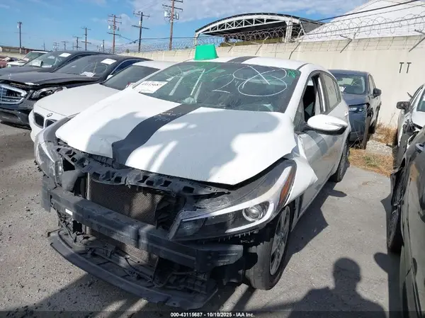 KNAFK5A83H5706087 2017 KIA FORTE - Image 2
