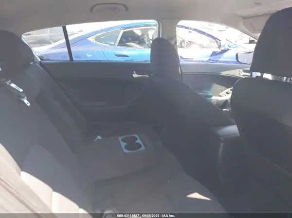 KNAFK5A83H5706087 2017 KIA FORTE - Image 8