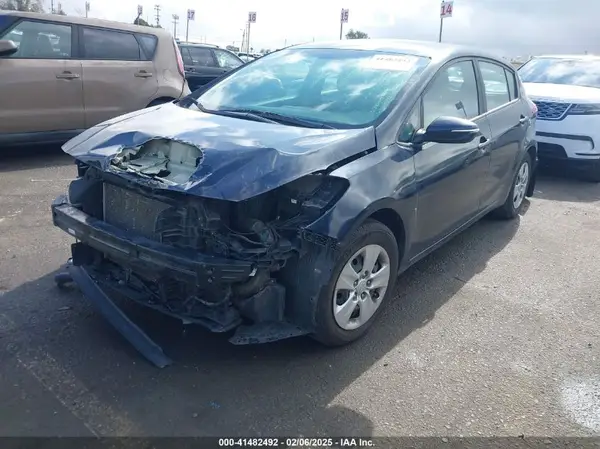 KNAFK5A83H5709281 2017 KIA FORTE - Image 2