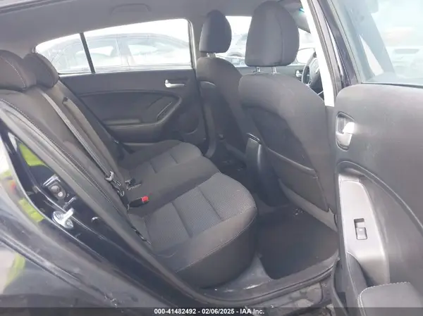 KNAFK5A83H5709281 2017 KIA FORTE - Image 8
