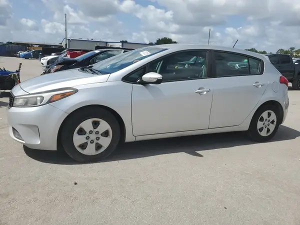 KNAFK5A83H5711628 2017 KIA FORTE - Image 1